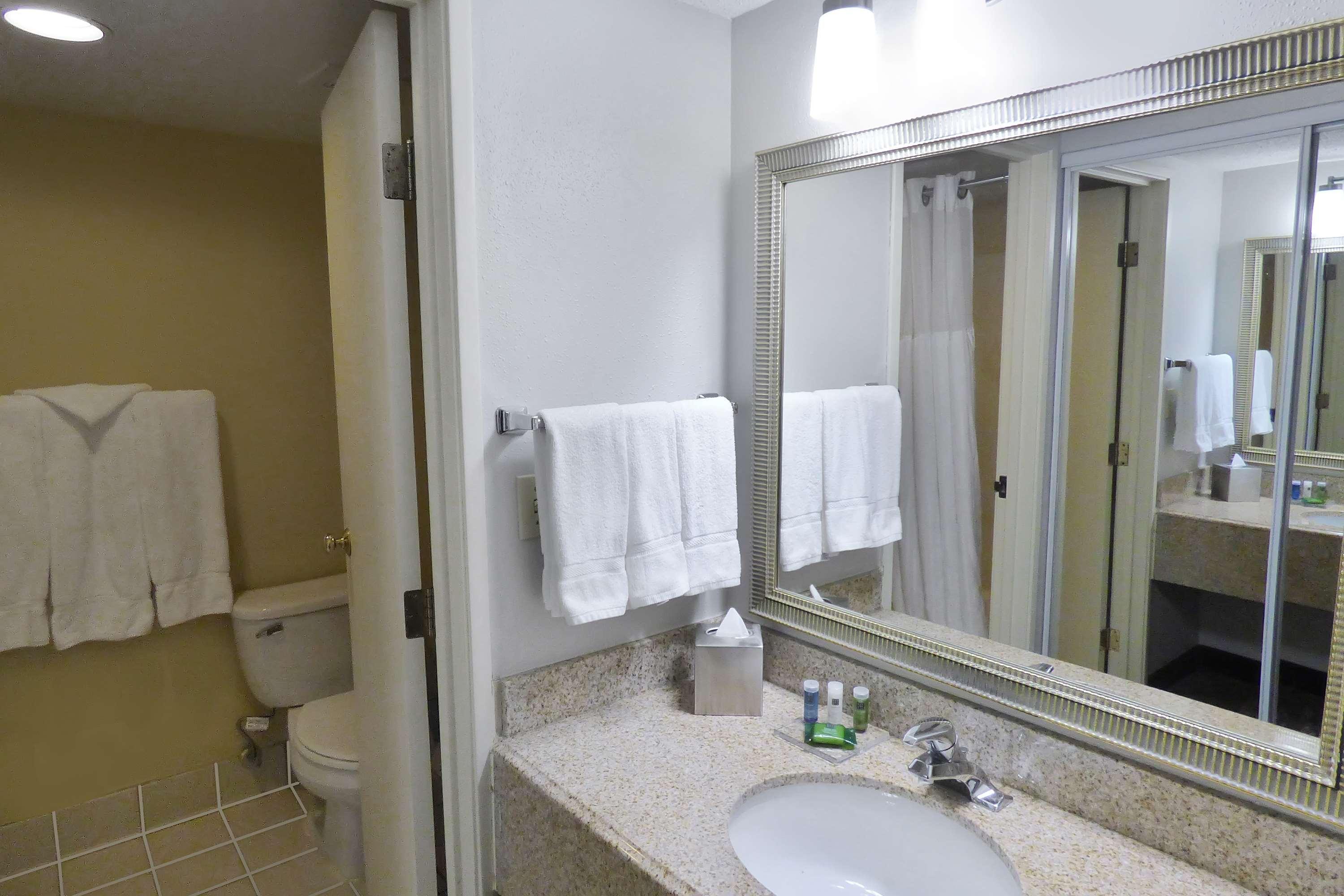 Radisson Akron-Fairlawn Copley Montrose ภายนอก รูปภาพ