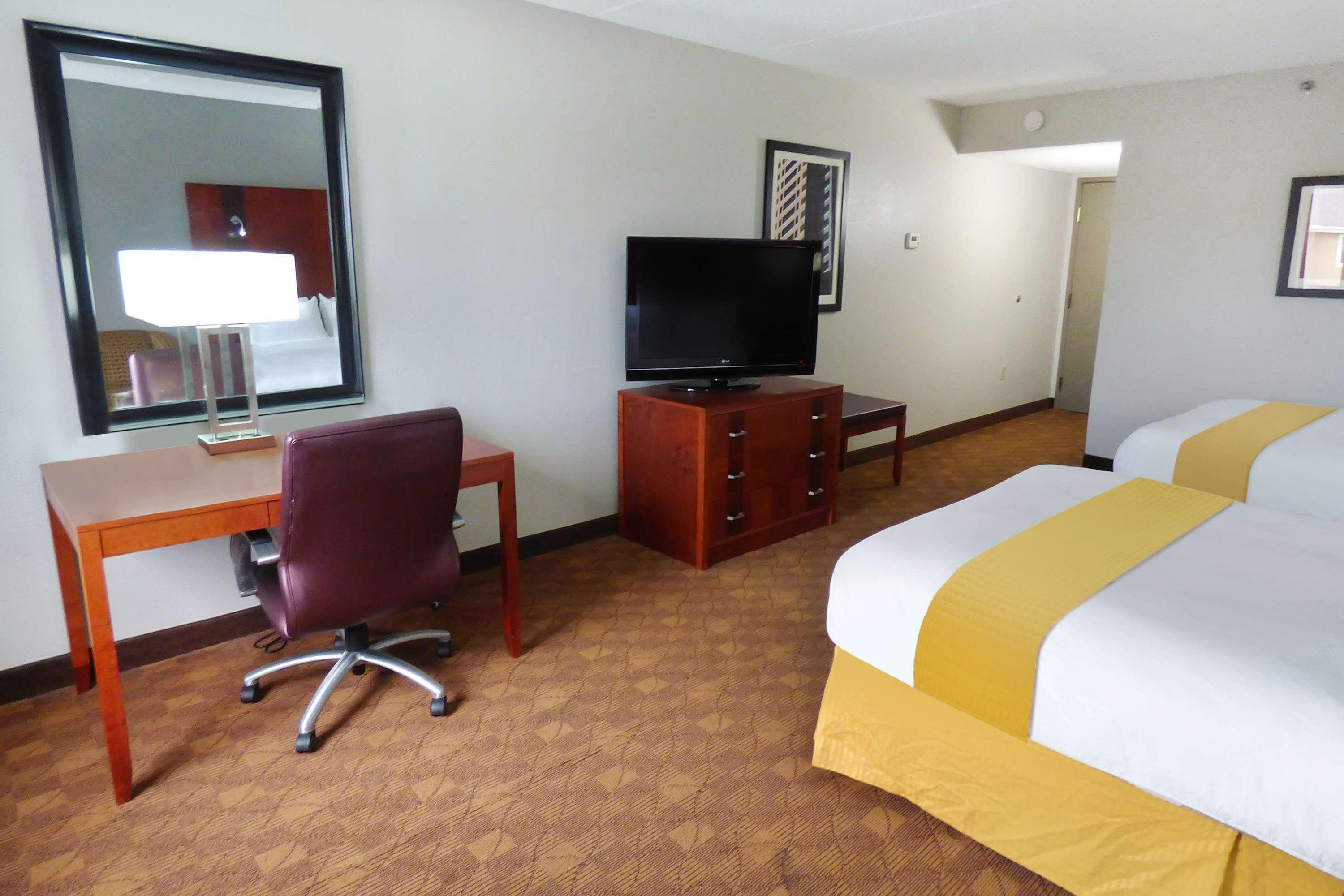 Radisson Akron-Fairlawn Copley Montrose ภายนอก รูปภาพ