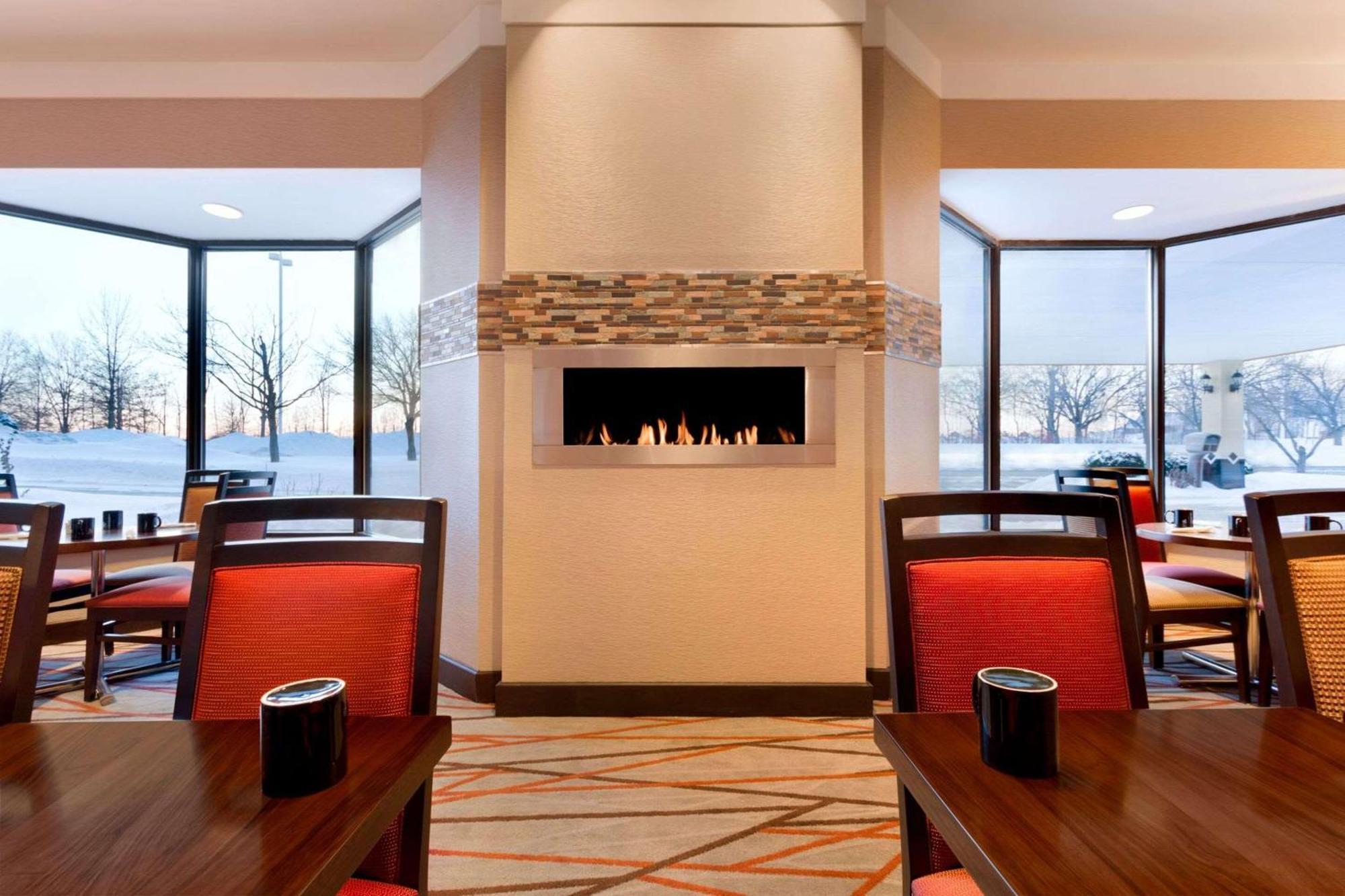 Radisson Akron-Fairlawn Copley Montrose ภายนอก รูปภาพ
