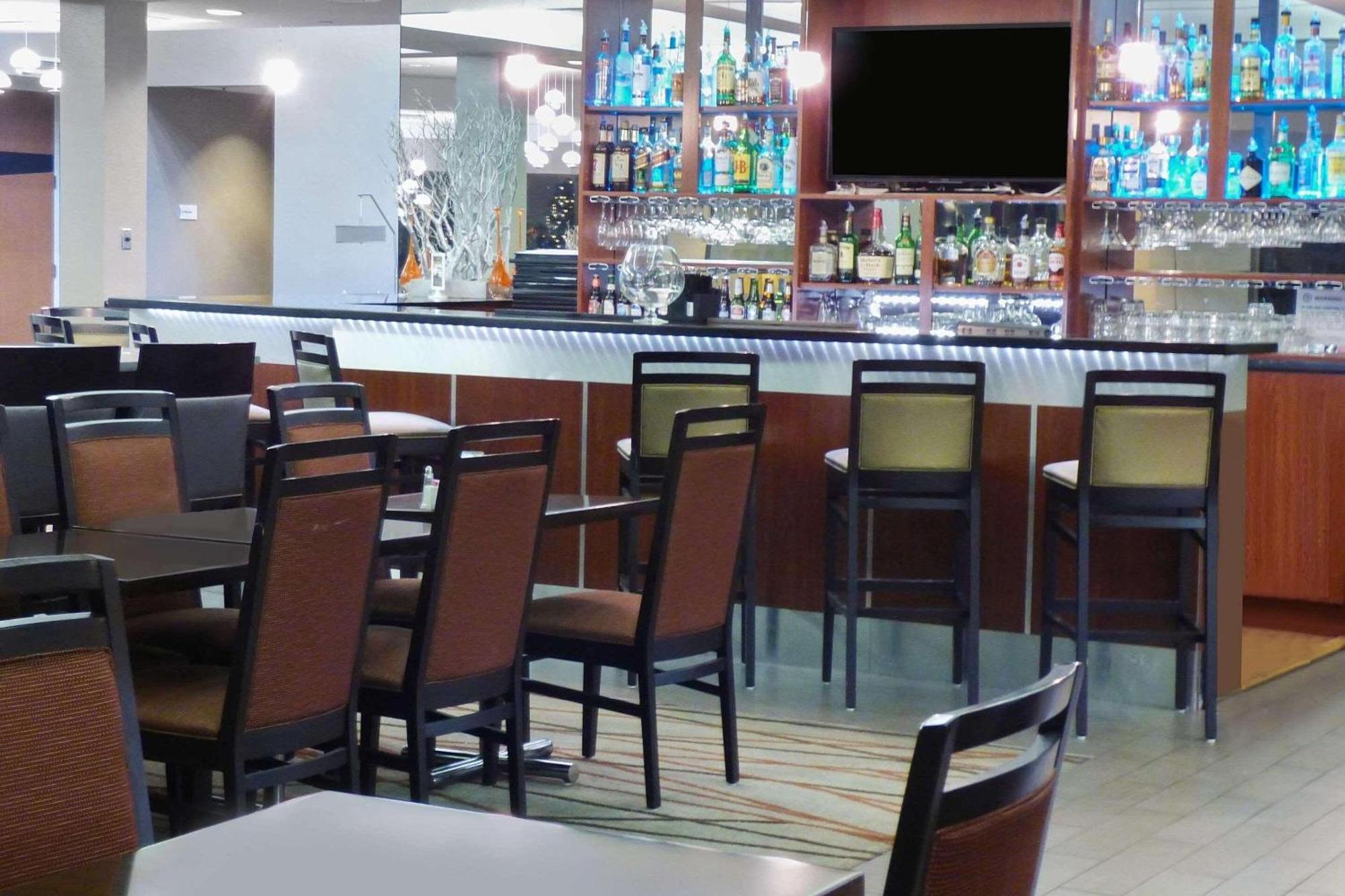 Radisson Akron-Fairlawn Copley Montrose ภายนอก รูปภาพ