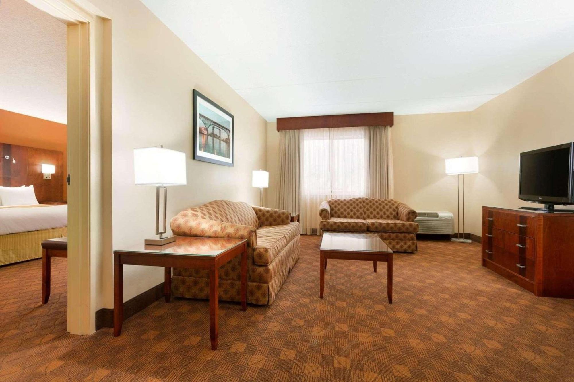 Radisson Akron-Fairlawn Copley Montrose ภายนอก รูปภาพ