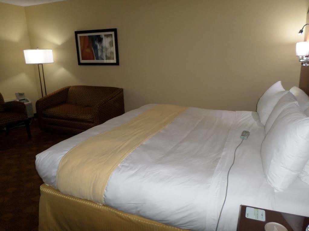 Radisson Akron-Fairlawn Copley Montrose ภายนอก รูปภาพ